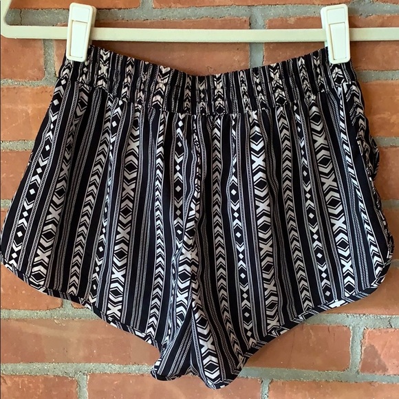 Forever 21 Silk Pattern Shorts, Size XS - Picture 2 of 2